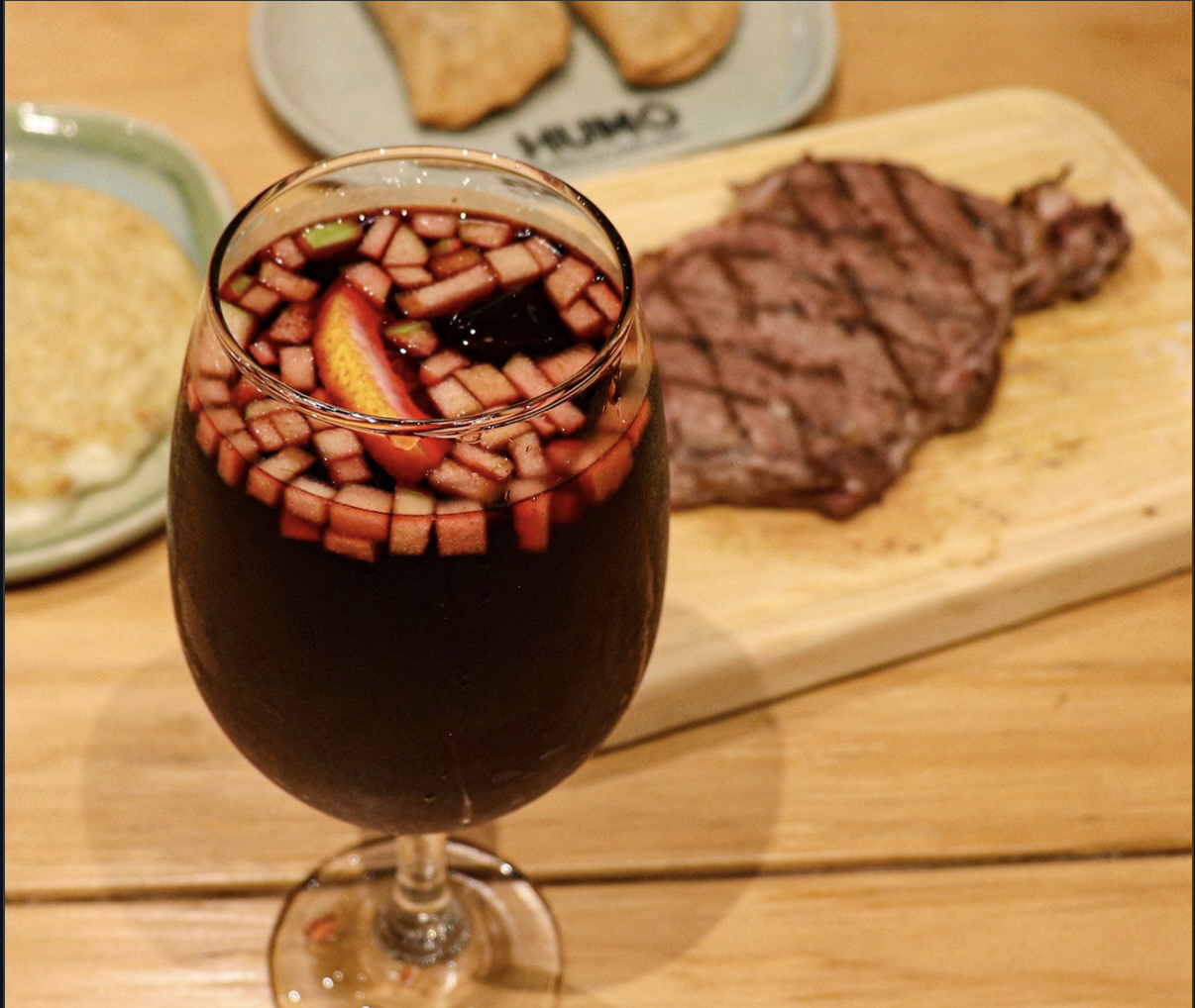 Miércoles: Clericot gratis en consumo de dos platillos de Grill